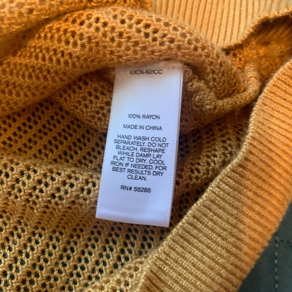 2/$20 or 3/$25 Express Mustard 3/4 Sleeve Blouse Sz L - Picture 5 of 9